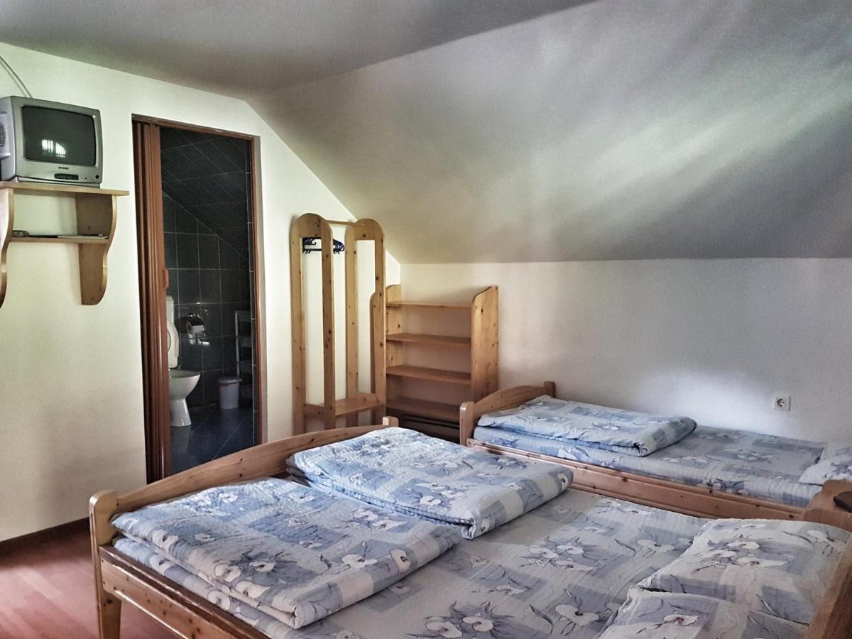 Eszter Panzio Bed and Breakfast Praid Exteriör bild